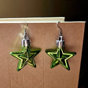 Green star earrings